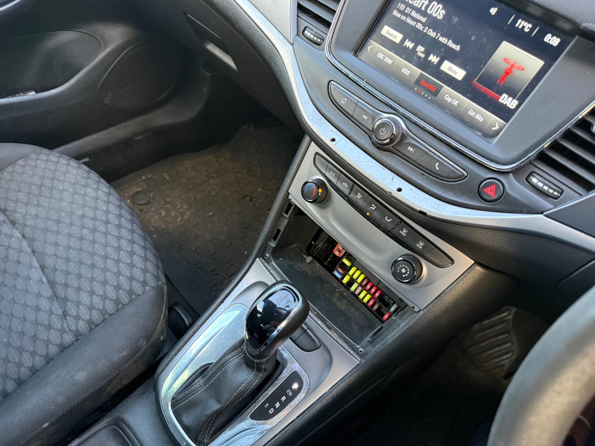 Vauxhall Astra 1.6 CDTi BlueInjection SRi Nav Sports Tourer Auto Euro 6 (s/s) 5dr — photo 40 of 44